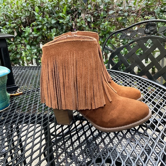 Earthy Fringy Brown Suede Boots! - Picture 13 of 16